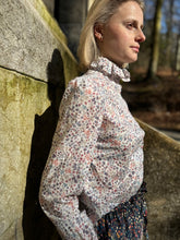 Load image into Gallery viewer, Elba Flowery Blouse
